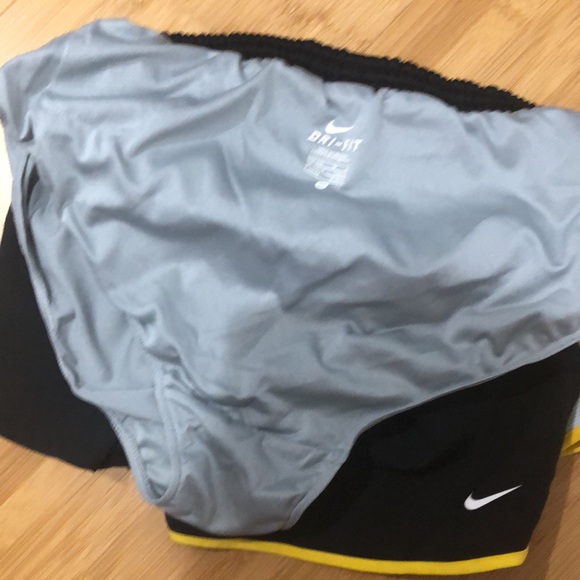 Nike Dri-Fit Livestrong Shorts NWOT - Picture 6 of 7